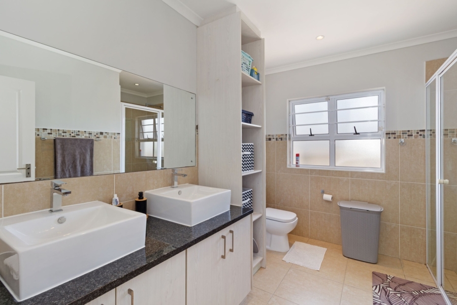 To Let 4 Bedroom Property for Rent in Sunningdale Western Cape